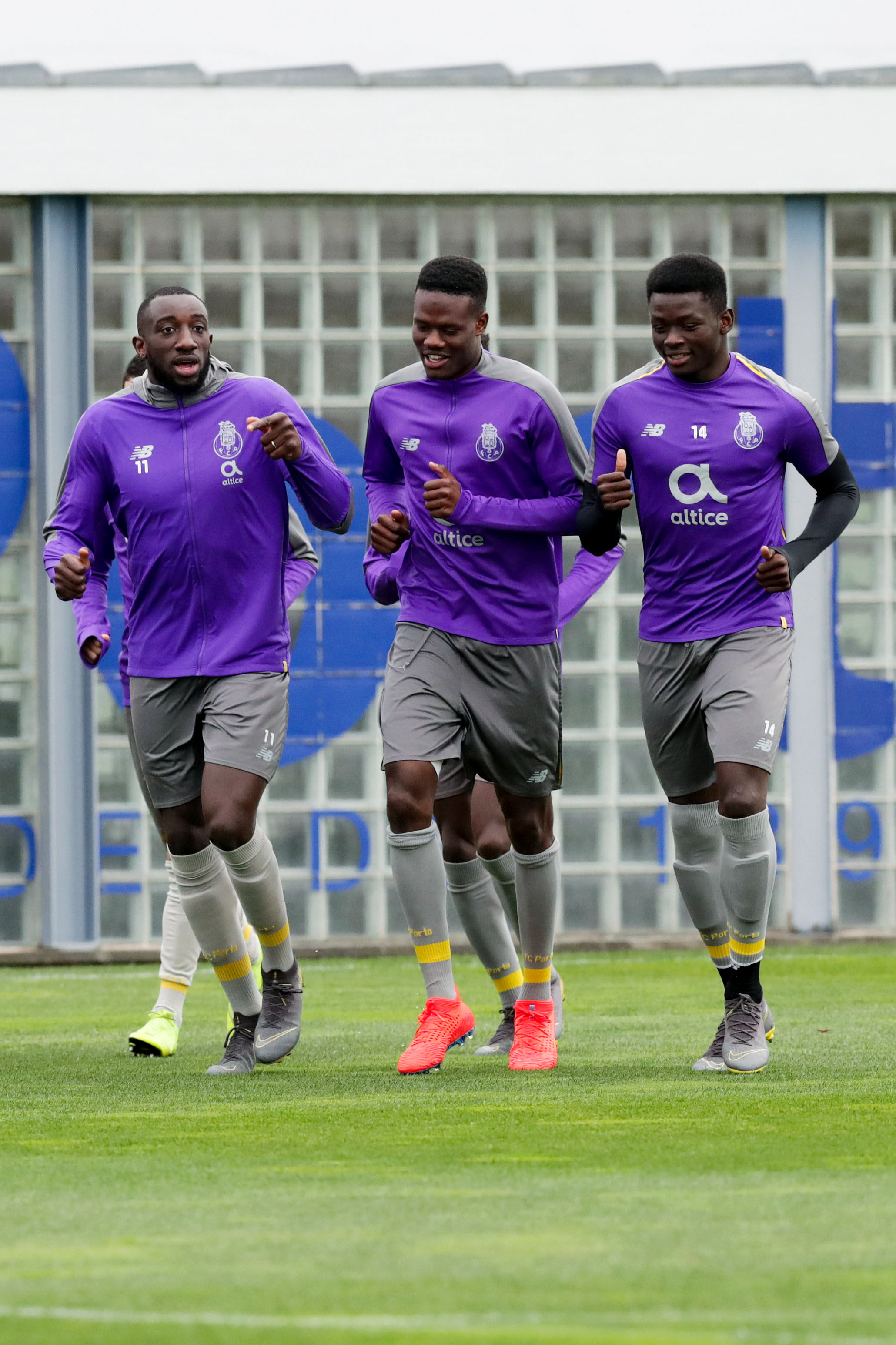 开云app-赛后体能课后；深圳男篮调整名单备战欧冠；更衣室稳定；临场指挥获称赞的简单介绍