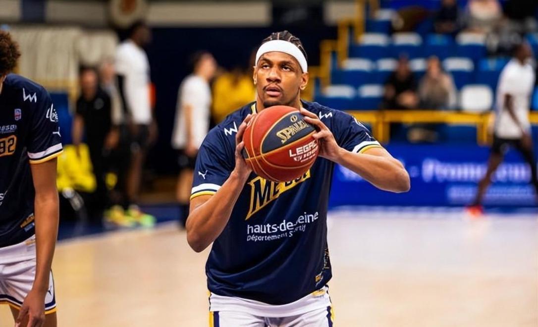 开云体育官网-密尔沃基雄鹿发布备战花絮，冲刺阶段刷新队史纪录，法甲任务艰巨，赛程密集仍需轮换的简单介绍